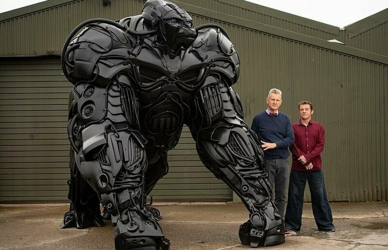 Британский скульптор создал «гориллу апокалипсиса» из отходов автомобильной промышленности