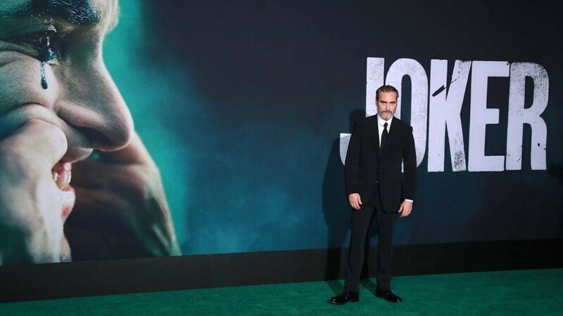 Хоакин Феникс прокомментировал реакцию на фильм «Джокер» 2019: «Критика это хорошо»