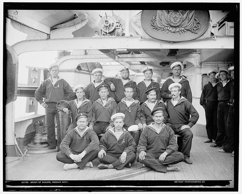 20. Группа моряков.