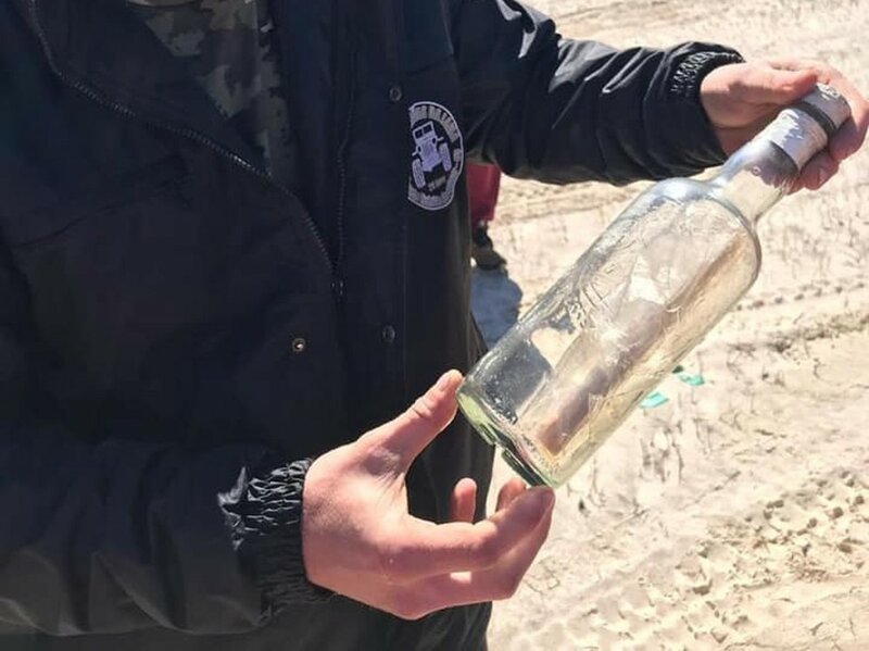 На пляже в Бразилии нашли бутылку с посланием от советских моряков