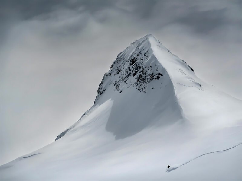 Решающий шаг, Колин Рональд, Австрия. Лыжник несется вниз по склону горы в Словении. Победитель в категории "пейзаж"