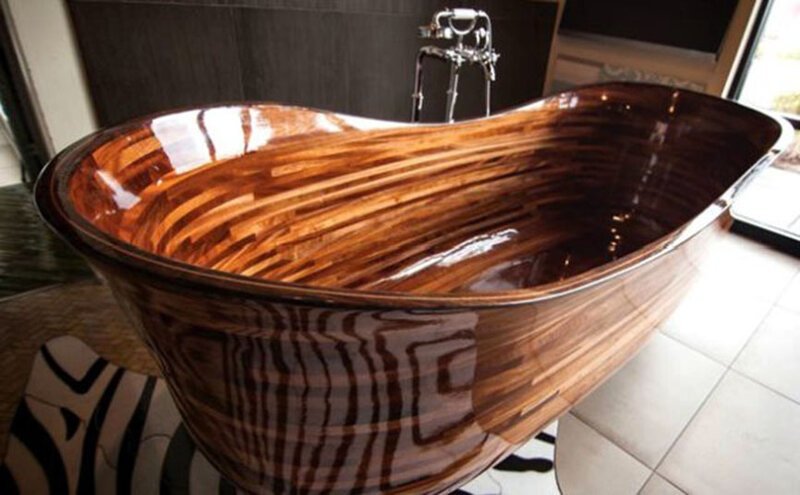 Деревянная ванна ручной работы стоимостью 30 тысяч долларов. 
