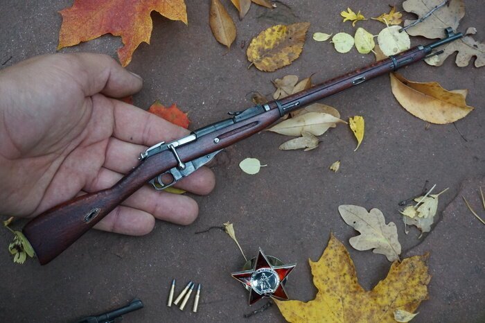 Мужчина сделал легендарную винтовку Мосина в миниатюре. Она стреляет!