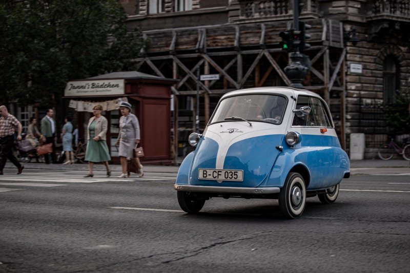 Маленький автомобиль для большого побега! Как люди бежали из Восточного Берлина на BMW Isetta