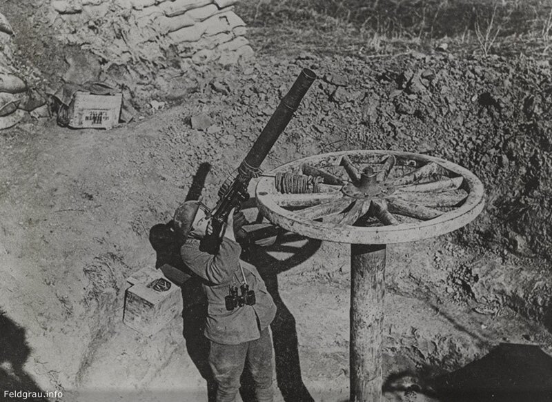 Пулемет Льюиса, установленный на горизонтальном колесе для поражения аэропланов. 18 марта, 1918 год. 