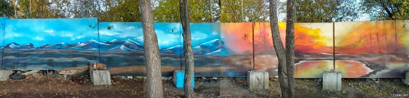 Рисунки на бетонном заборе