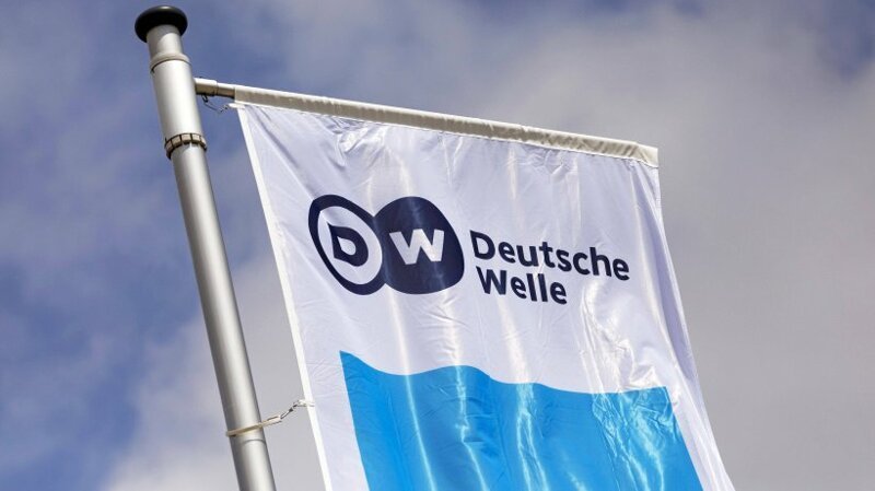 За что Deutsche Welle хотят лишить российской аккредитации
