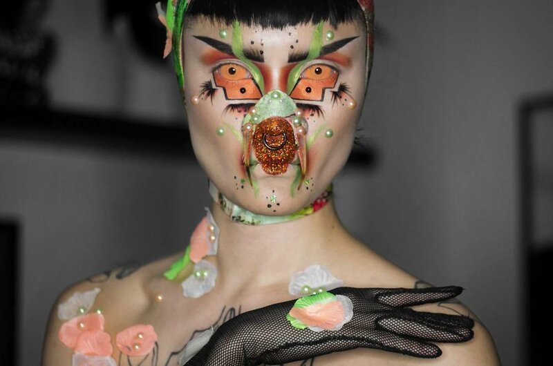 Визажистка из Берлина прославилась благодаря своему сюрреалистичному макияжу