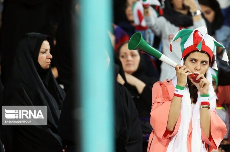 Иранские болельщицы на матче Иран-Камбоджа