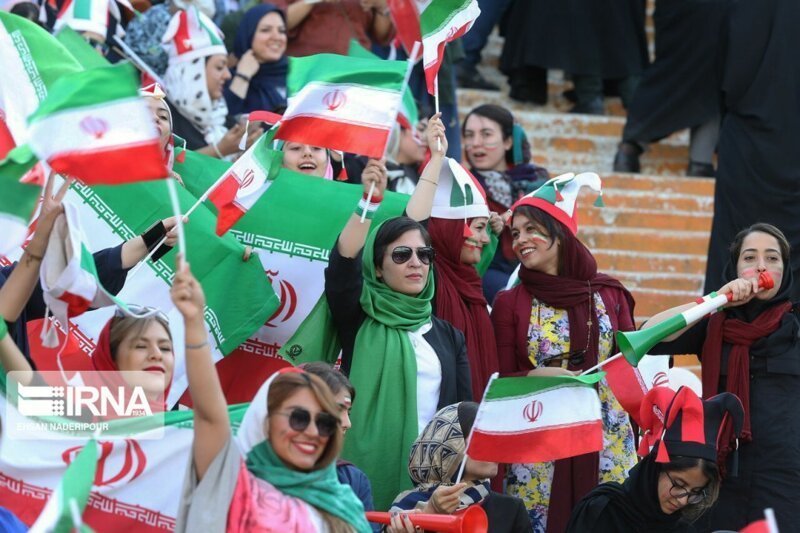 Иранские болельщицы на матче Иран-Камбоджа