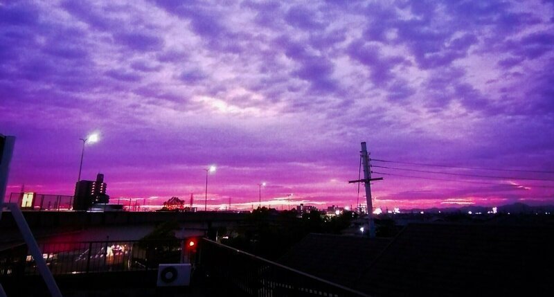 Фиолетовое небо, испугавшее японцев перед тайфуном, предвещало беду
