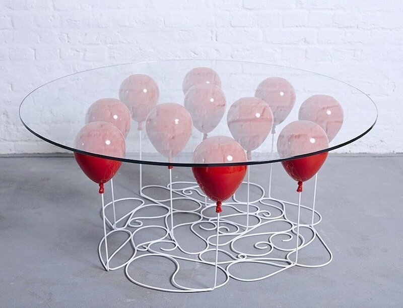 Стол с воздушными шариками от Duffy London