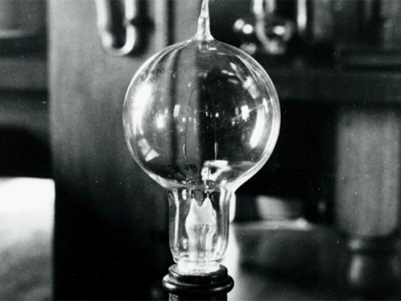 К которому добавляется искусственный свет от источника света. История искусственных источников энергии