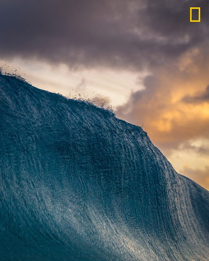 Вот это волна на восточной стороне Оаху, Гавайи. (Фото DANNY SEPKOWSKI):