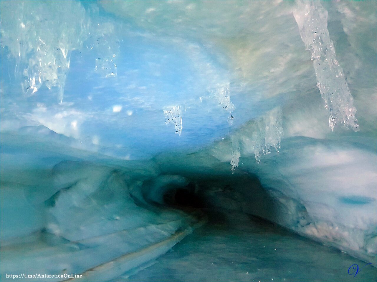 Подледные пещеры Антарктиды