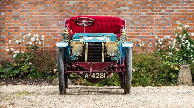 Один из первых автомобилей, «похожих на автомобиль», выставлен на аукцион