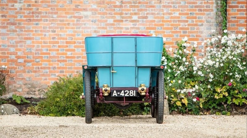 Один из первых автомобилей, «похожих на автомобиль», выставлен на аукцион