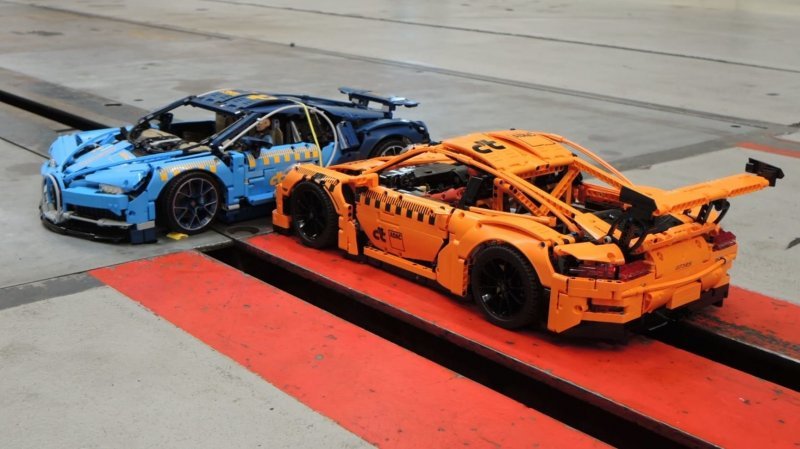 Краш-тест Bugatti и Porsche, собранных из конструктора Lego