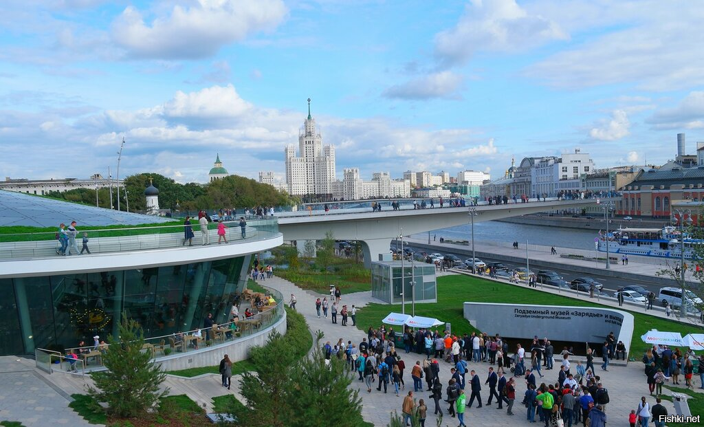 Причал зарядье москва москворецкая набережная отзывы. Парк Зарядье смотровая. Зарядье парк площадки. Парк Зарядье в Москве смотровая площадка. В Москве смотровая площадками в парке Зарядье.