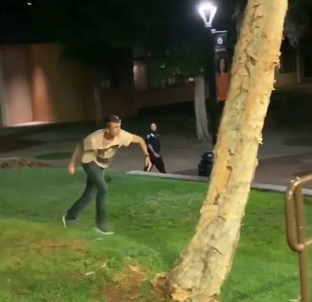 Пьяный парень, убегая от полиции, продемонстрировал свой особенный паркур-стиль