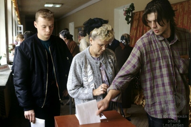  Москвичи голосуют на выборах, 1996 год 