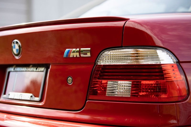 В США продается великолепный BMW M5 2002 года выпуска в редком цвете