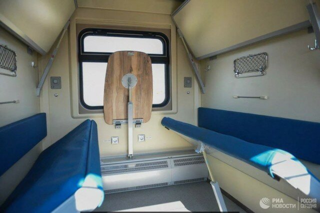 Появились первые фотографии российского плацкартного вагона с душем