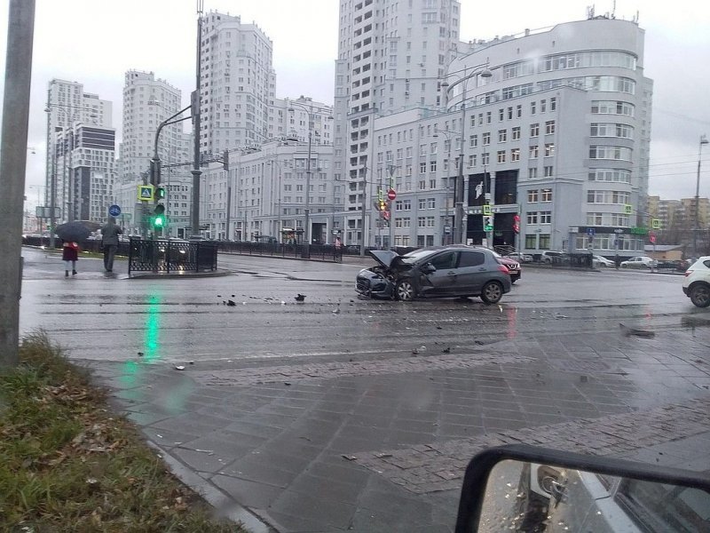 Авария дня. Массовое ДТП с участием пожарного автомобиля в Екатеринбурге