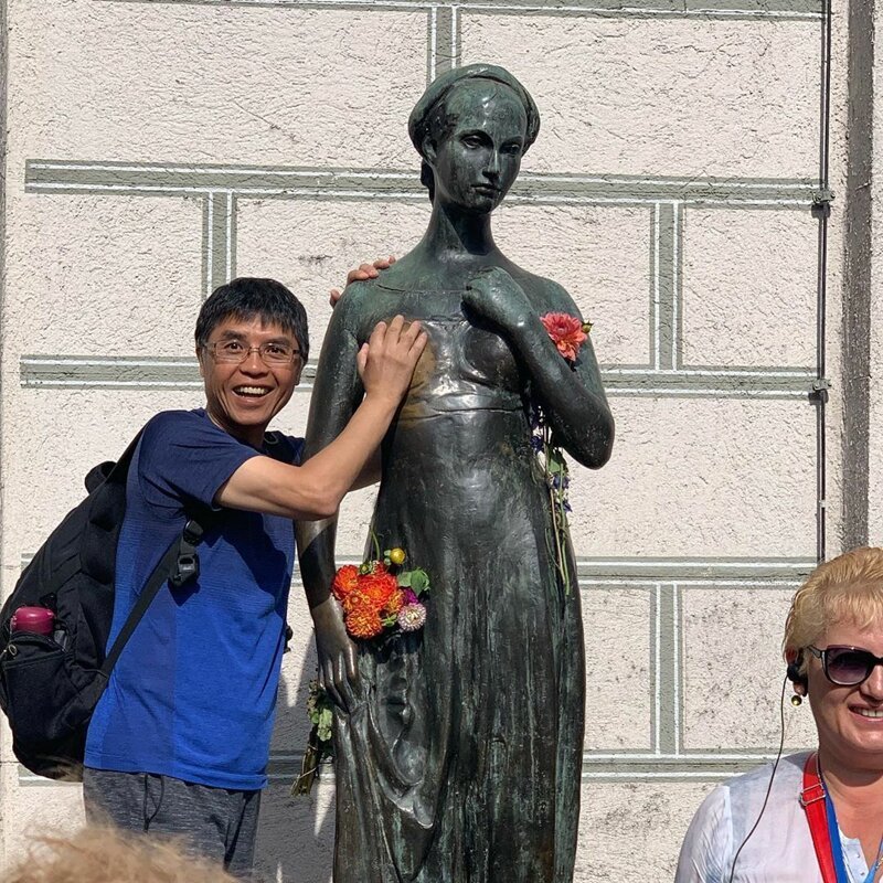 Статуя Джульетты в Мюнхене исцеляет мужчин