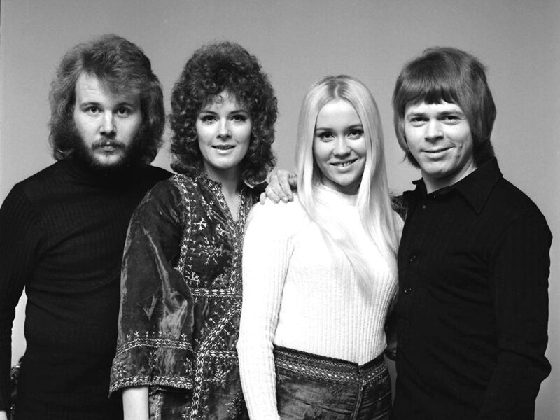 Шведский квартет АВВА, сразу после победы на Евровидении с песней "Waterloo", молодые и красивые, 1974 год.
