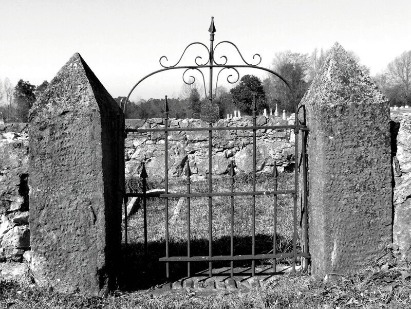 Что с вами случится, если на могиле родных упал памятник: кладбищенские приметы