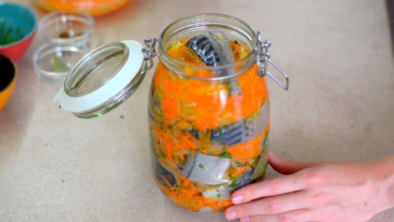 Как приготовить консервы из скумбрии в домашних условиях с овощами