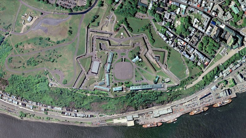 Квебекская крепость — военное укрепление, расположенное на мысе Диаман в городе Квебеке.
