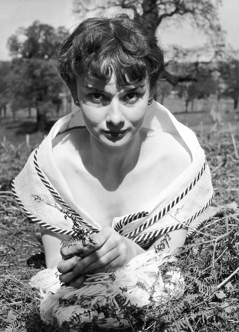 9. Американская актриса Одри Хепберн (1929–1993) в Ричмонд-парке. Май 1950 г.