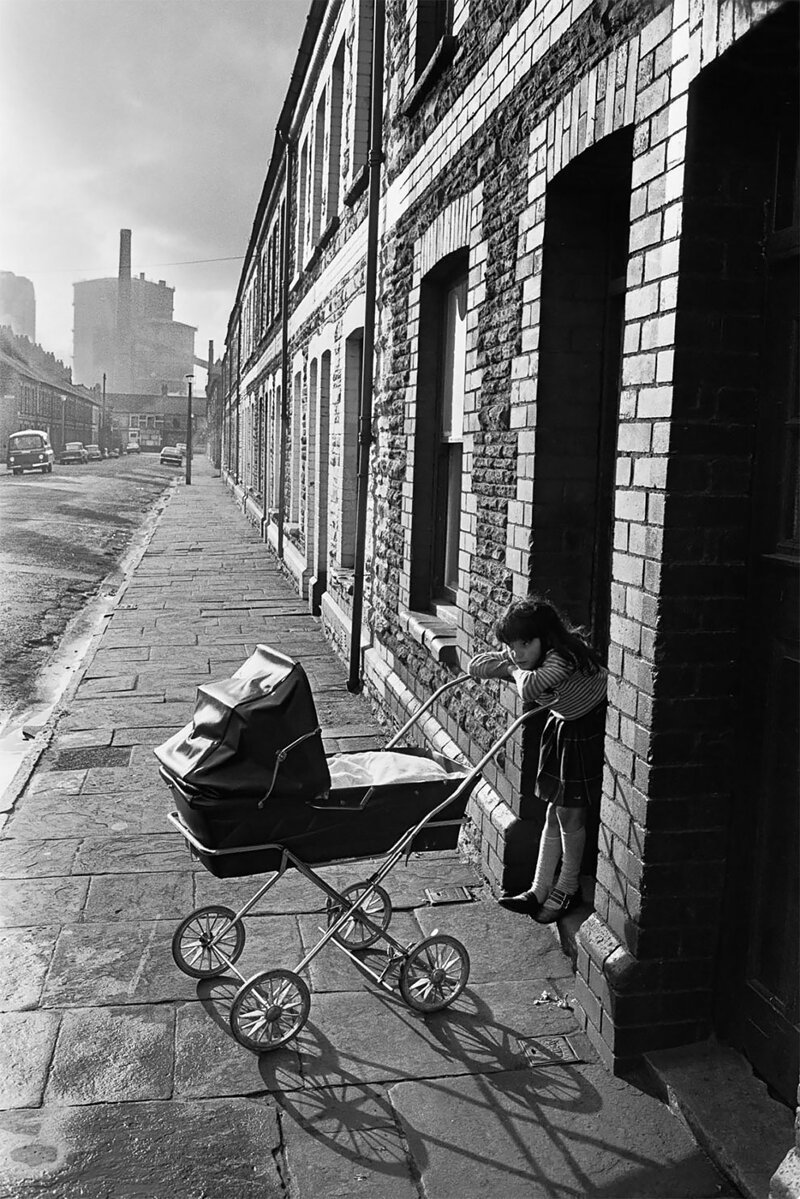 Девочка с коляской, Сплотт, 1974