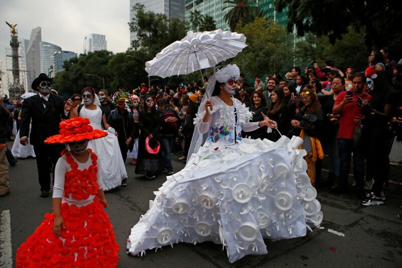 Жуткая красота: мексиканцы эффектно готовятся ко Дню мертвых