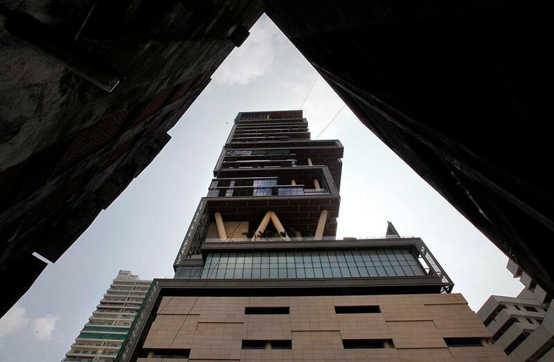 Почему в 27-этажном небоскребе живет всего 6 человек
