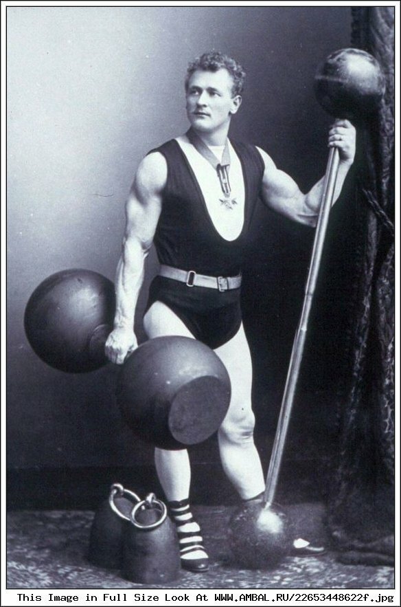 4. Сандов (Германия) выполнил жим с подъёмом левой рукой, лёг на спину, поднялся, удерживая в руке штангу весом 115 кг в 1896 году.