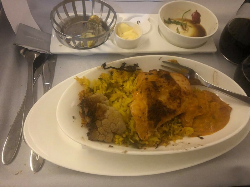 3. "Цыпленок, рис и нечто от British Airways"