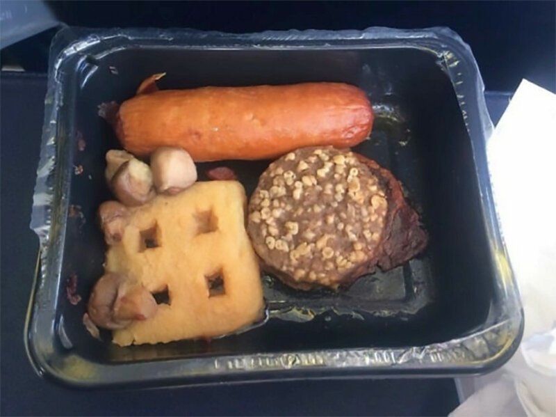 2. Слегка помятый ирландский завтрак от Ryanair