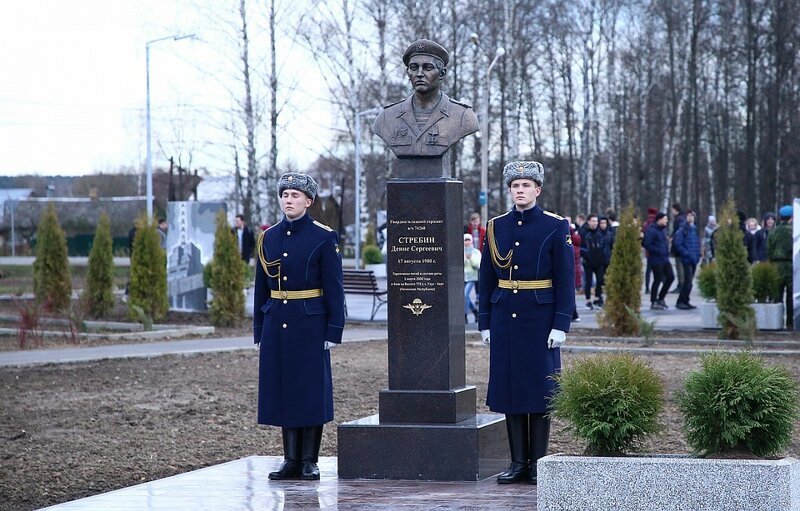 В Тверской области открыли памятник десантнику Денису Стребину, погибшему в Чечне