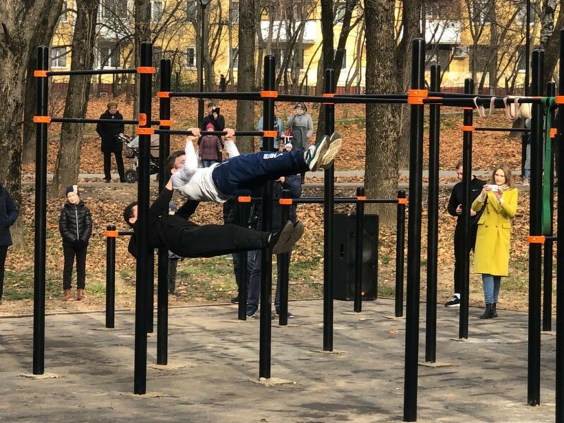 В Смоленске открыли спортплощадку в обновлённом парке