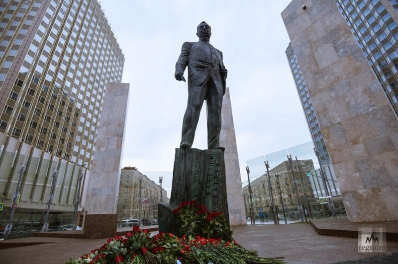 Памятник Евгению Примакову открыт в Москве