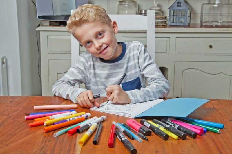 Мальчику запрещали рисовать в школе, но его талант оценили в другом месте
