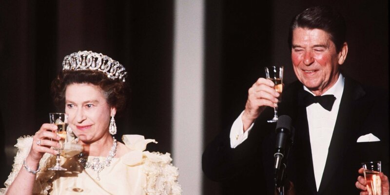Елизавета II и 40-й президент США Рональд Рейган