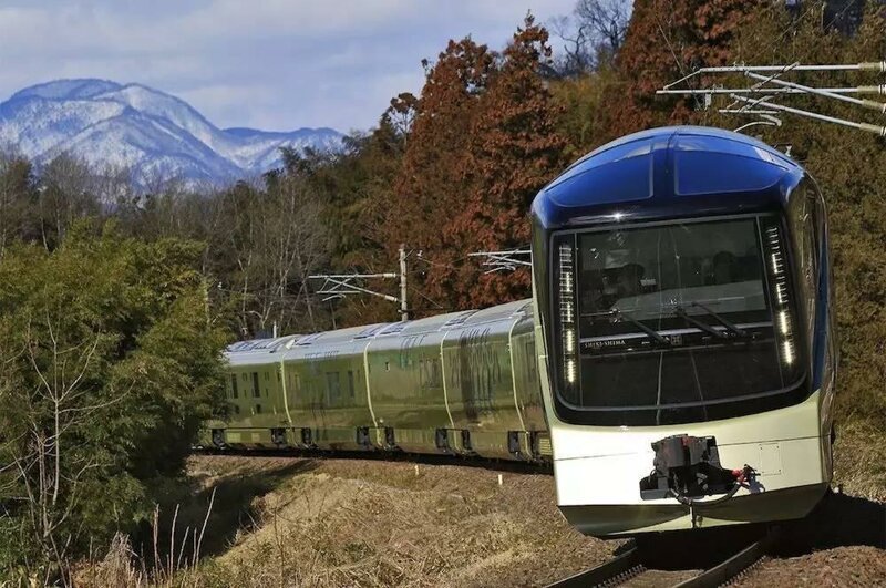 Путешествие по Японии на туристическом поезде Shiki-Shima  Ист
