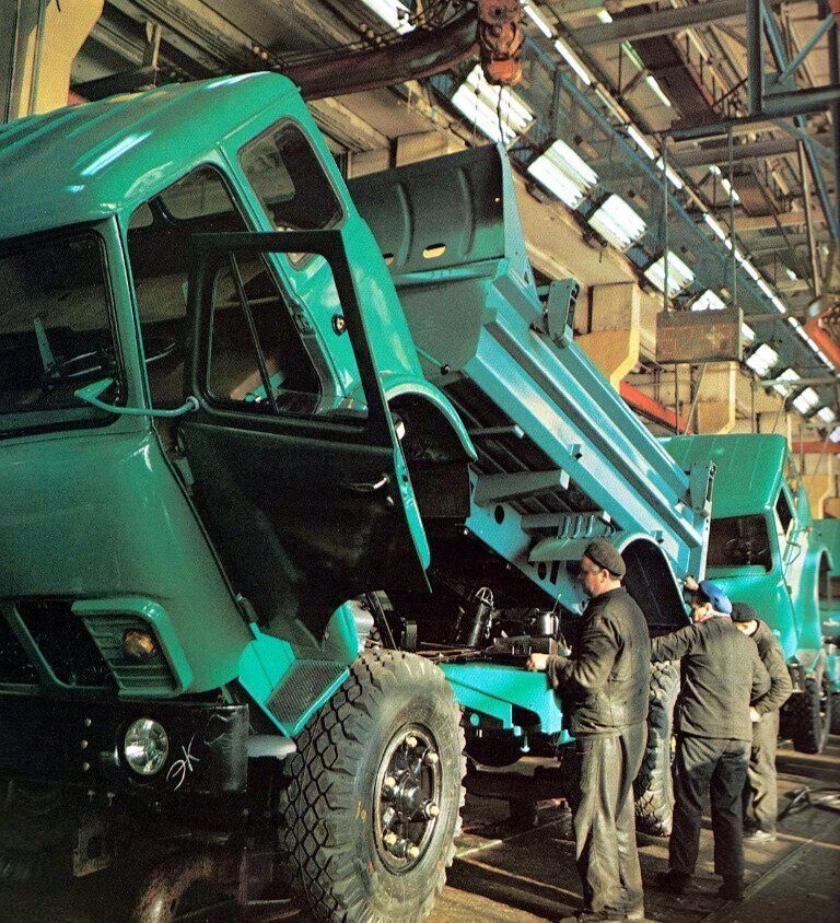 МАЗ-5549 на конвейере, 1978 год