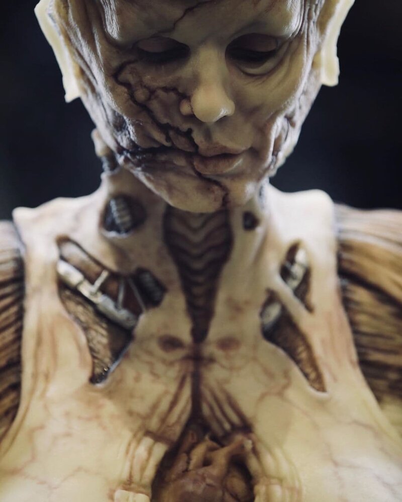 Королева Хеллоуина: Модель Хайди Клум показала свой костюм зомби-пришельца