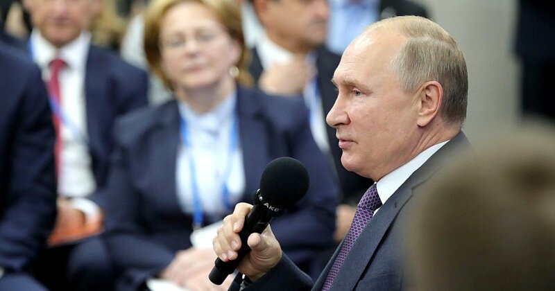 Владимир Путин предложил посылать в глубинку отряды студентов-медиков