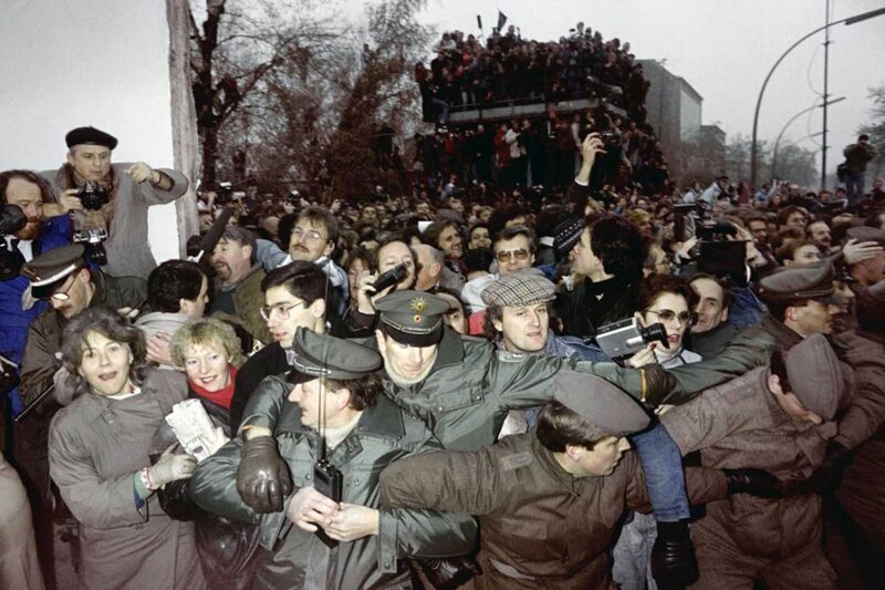 Великая Берлинская стена: как в Германии построили, а затем снесли главный символ холодной войны